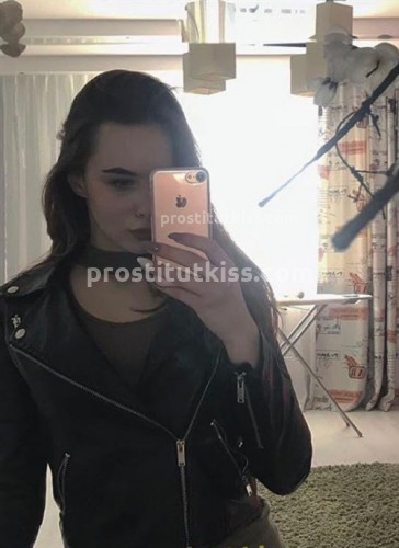  Ева